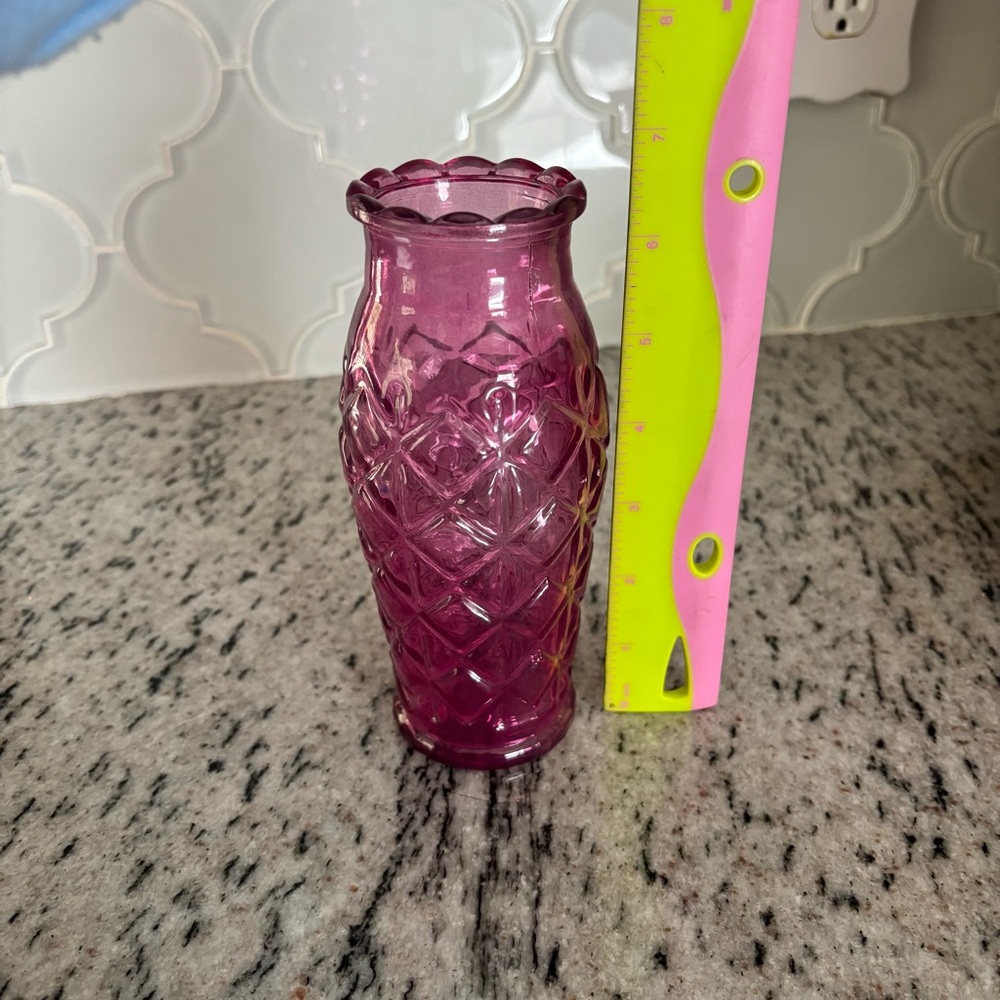 QUILTED DIAMOND PATTERN PINK VASE - Picture 5 of 5